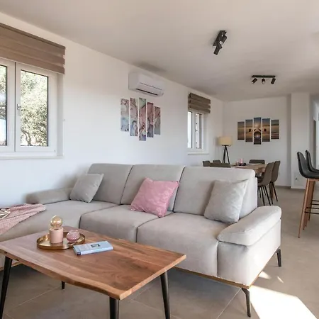 Nice In With Kitchen *